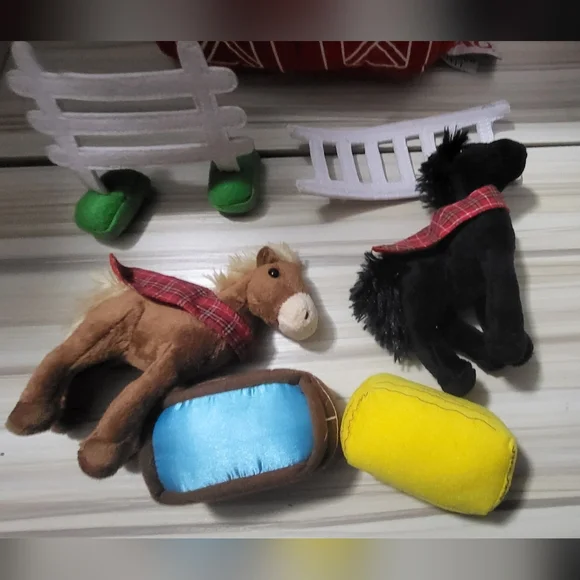 FAO Schwarz Soft Plush Kids Red 12” Horse Barn Toy With Horses And Accessories - Picture 2 of 3